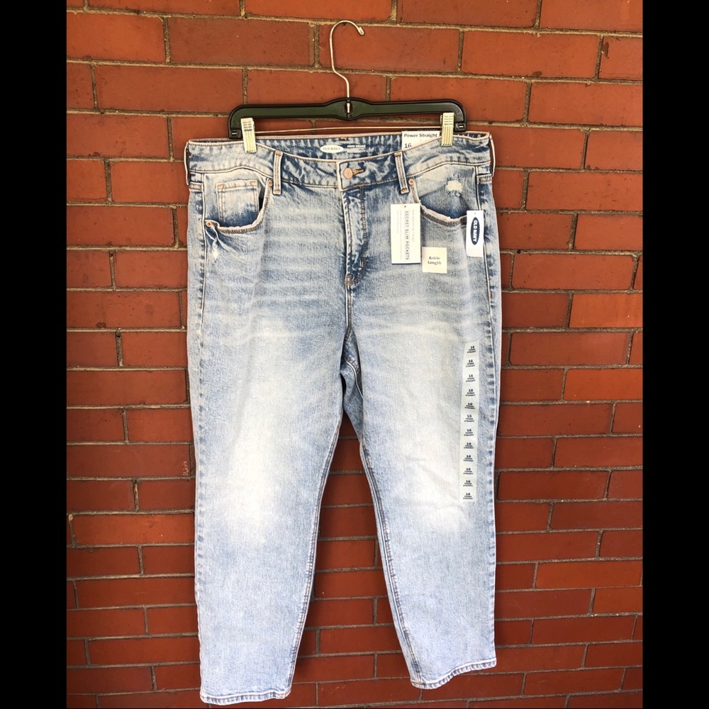 Light wash Mom Jeans NWT!